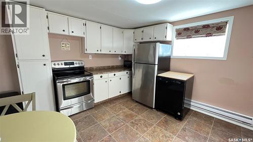 214 Marsh Street, Maple Creek, SK - Indoor Photo Showing Kitchen