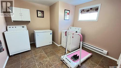 214 Marsh Street, Maple Creek, SK - Indoor Photo Showing Laundry Room
