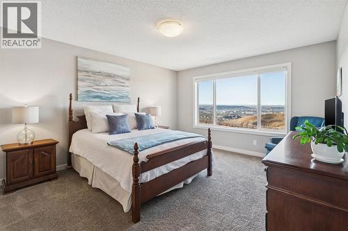 101 Cranarch Common Se, Calgary, AB - Indoor Photo Showing Bedroom