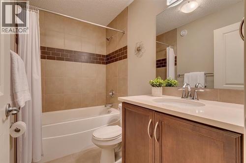 101 Cranarch Common Se, Calgary, AB - Indoor Photo Showing Bathroom