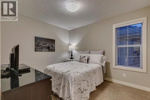 101 Cranarch Common Se, Calgary, AB - Indoor Photo Showing Bedroom
