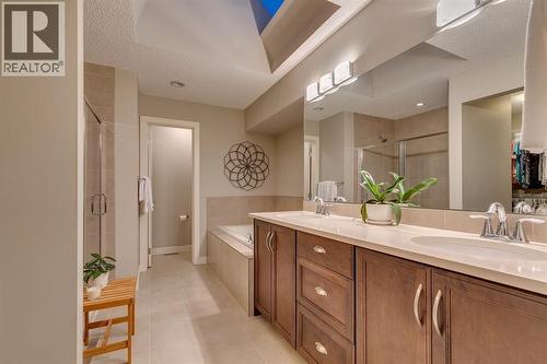 101 Cranarch Common Se, Calgary, AB - Indoor Photo Showing Bathroom