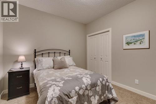 101 Cranarch Common Se, Calgary, AB - Indoor Photo Showing Bedroom