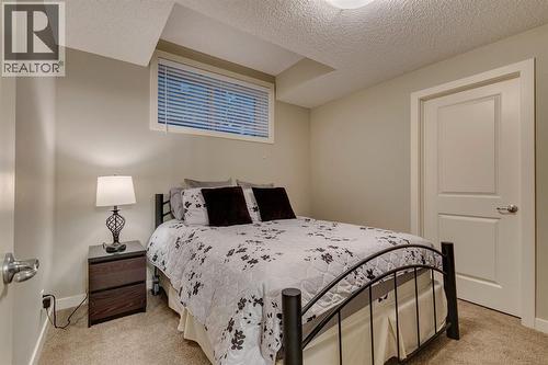 101 Cranarch Common Se, Calgary, AB - Indoor Photo Showing Bedroom
