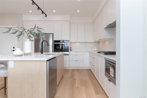 101-1810 Selenite Pl  Langford, BC V9B 7E2