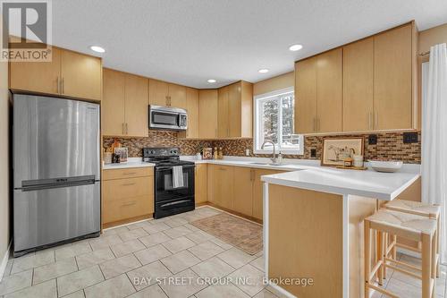 760 Guildwood Boulevard, London North, ON - Indoor Photo Showing Kitchen