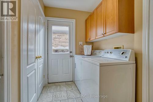 760 Guildwood Boulevard, London North, ON - Indoor Photo Showing Laundry Room