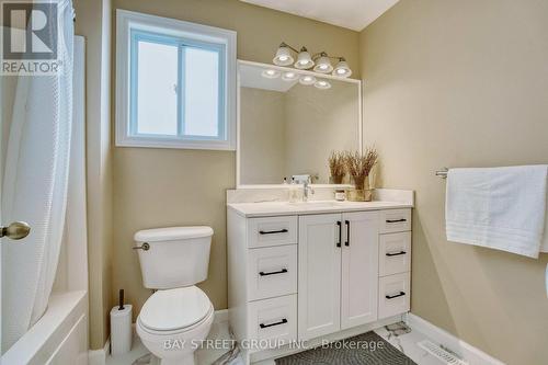 760 Guildwood Boulevard, London North, ON - Indoor Photo Showing Bathroom