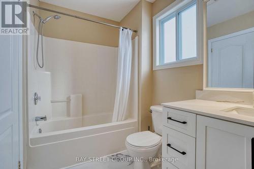 760 Guildwood Boulevard, London North, ON - Indoor Photo Showing Bathroom