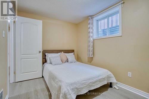 760 Guildwood Boulevard, London North, ON - Indoor Photo Showing Bedroom