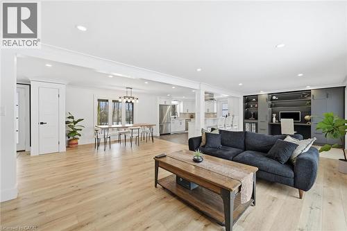 220 5Th Line, Caledonia, ON - Indoor Photo Showing Living Room