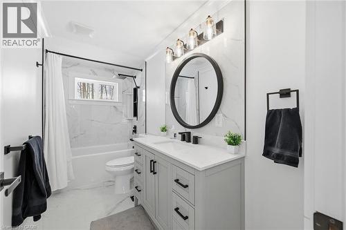 220 5Th Line, Caledonia, ON - Indoor Photo Showing Bathroom