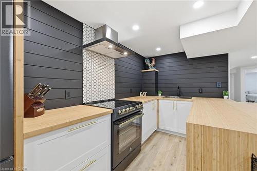220 5Th Line, Caledonia, ON - Indoor Photo Showing Kitchen