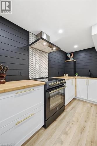 220 5Th Line, Caledonia, ON - Indoor Photo Showing Kitchen