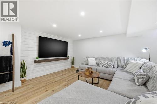 220 5Th Line, Caledonia, ON - Indoor Photo Showing Living Room
