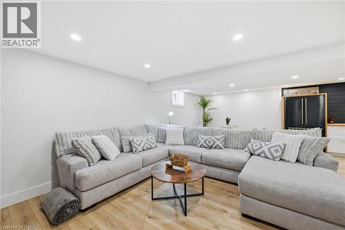 220 5Th Line, Caledonia, ON - Indoor Photo Showing Living Room