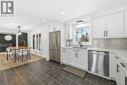220 5Th Line, Caledonia, ON - Indoor Photo Showing Kitchen With Upgraded Kitchen