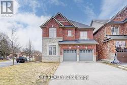 116 DUNLOP STREET  Richmond Hill, ON L4C 0X1
