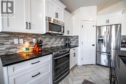 Kitchen - 53 Portway Close, Blackfalds, AB - Indoor Photo Showing Kitchen With Stainless Steel Kitchen With Upgraded Kitchen