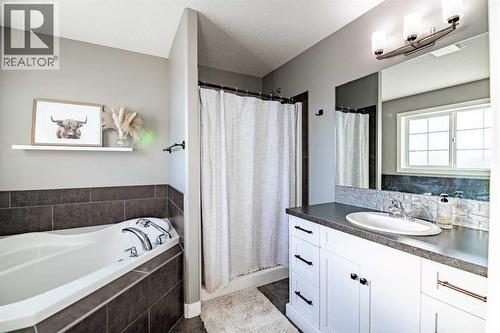 Primary Ensuite - 53 Portway Close, Blackfalds, AB - Indoor Photo Showing Bathroom