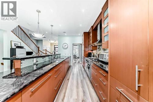 2810 25A Street Sw, Calgary, AB - Indoor Photo Showing Kitchen With Upgraded Kitchen