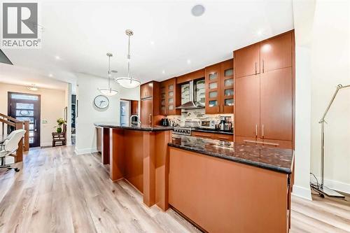 2810 25A Street Sw, Calgary, AB - Indoor Photo Showing Kitchen