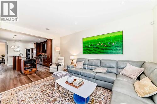2810 25A Street Sw, Calgary, AB - Indoor Photo Showing Living Room