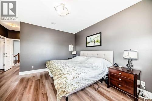 2810 25A Street Sw, Calgary, AB - Indoor Photo Showing Bedroom