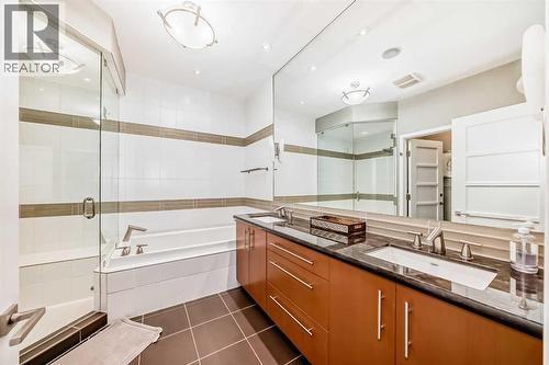 2810 25A Street Sw, Calgary, AB - Indoor Photo Showing Bathroom