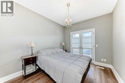 2810 25A Street Sw, Calgary, AB - Indoor Photo Showing Bedroom