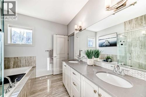 743 Shawnee Drive Sw, Calgary, AB - Indoor Photo Showing Bathroom