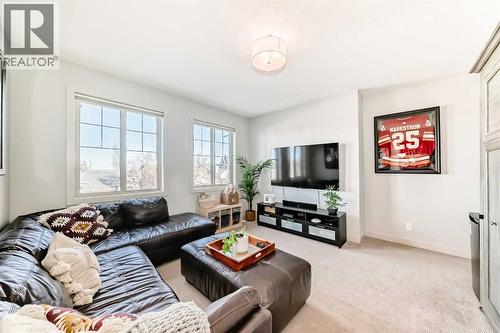 743 Shawnee Drive Sw, Calgary, AB - Indoor Photo Showing Living Room