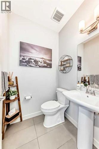 743 Shawnee Drive Sw, Calgary, AB - Indoor Photo Showing Bathroom