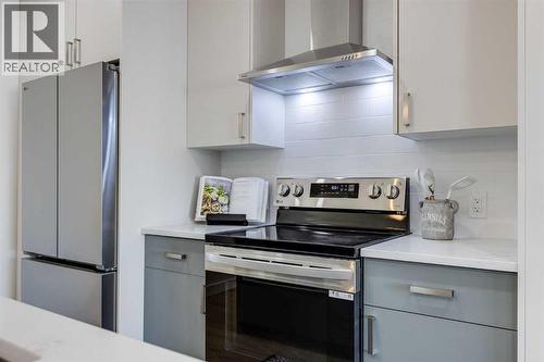 352 Abinger Crescent Ne, Calgary, AB - Indoor Photo Showing Kitchen