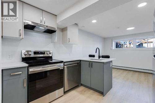 352 Abinger Crescent Ne, Calgary, AB - Indoor Photo Showing Kitchen