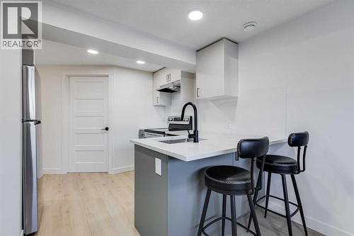 352 Abinger Crescent Ne, Calgary, AB - Indoor Photo Showing Kitchen
