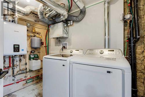 352 Abinger Crescent Ne, Calgary, AB - Indoor Photo Showing Laundry Room