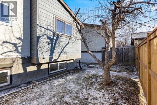 352 Abinger Crescent Ne, Calgary, AB - Outdoor