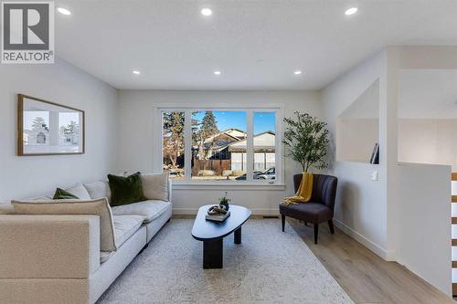 352 Abinger Crescent Ne, Calgary, AB - Indoor Photo Showing Other Room