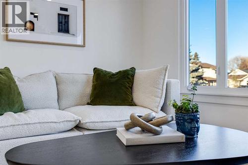 352 Abinger Crescent Ne, Calgary, AB - Indoor Photo Showing Living Room