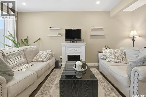 1025 Kolynchuk Crescent, Saskatoon, SK - Indoor Photo Showing Living Room