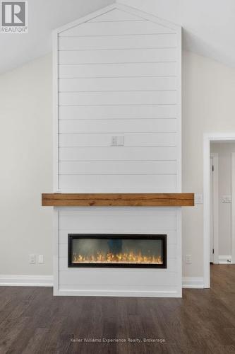 62 Rue Vanier, Tiny, ON - Indoor Photo Showing Living Room With Fireplace