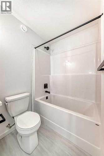 63 Creekside Path Sw, Calgary, AB - Indoor Photo Showing Bathroom