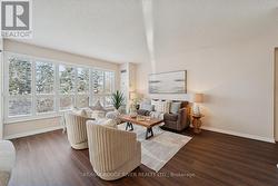 Lovely Living room overlooking gardens - 