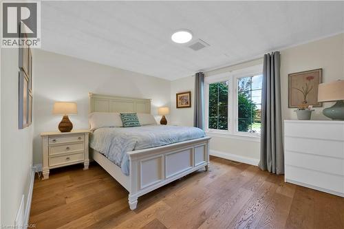 912 Boothman Avenue, Burlington, ON - Indoor Photo Showing Bedroom