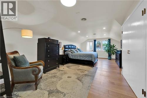 912 Boothman Avenue, Burlington, ON - Indoor