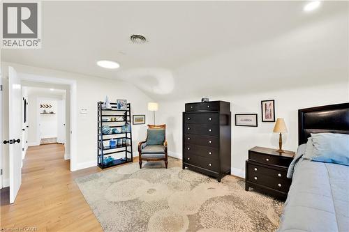 912 Boothman Avenue, Burlington, ON - Indoor Photo Showing Bedroom