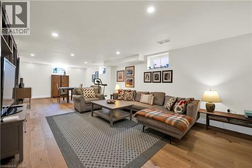 912 Boothman Avenue, Burlington, ON - Indoor Photo Showing Living Room