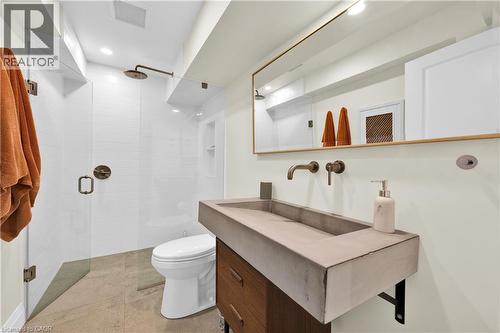 912 Boothman Avenue, Burlington, ON - Indoor Photo Showing Bathroom