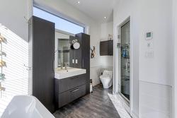 Salle de bains attenante à la CCP - 